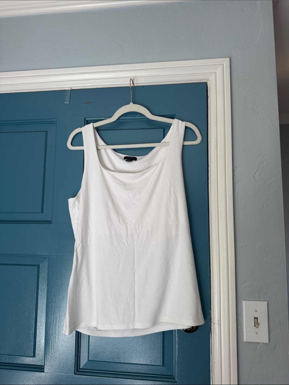 Halogen White Scoop Neck Tank Top